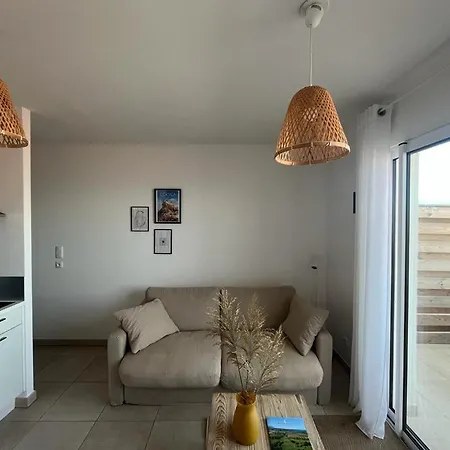 à 2 Pas De La *